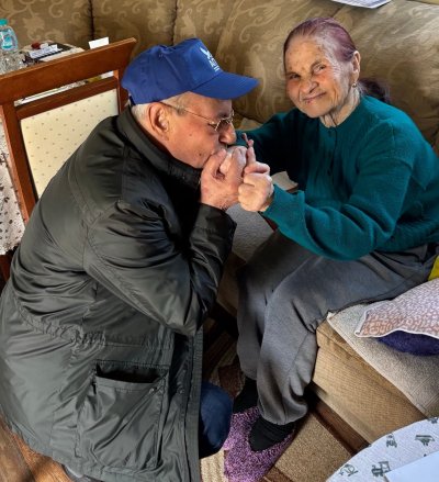 Доган показа мама Демире 