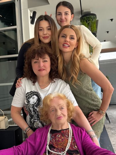 Бояна Шарлопова празнува 93-тия рожден ден на баба си