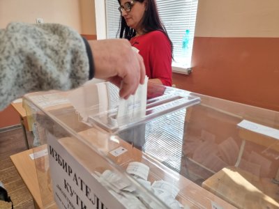 В нарушение на закона председатели на секционни избирателни комисии в