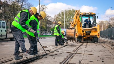 Най-после: Слагат финалния асфалт по бул. "Ал. Стамболийски" 