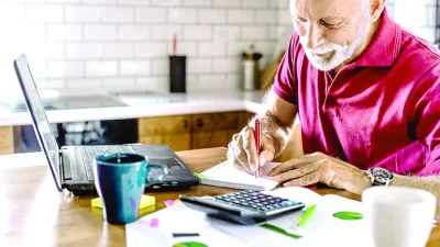 Дават евтини кредити на хора над 50 години