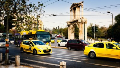 Солени глоби в Гърция: 8000 евро за агресивно шофиране