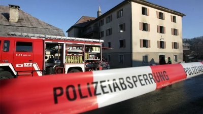 Тролейбус се блъсна в супермаркет в град Залцбург, има загинал и ранени