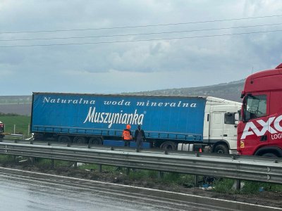 Пак каскада с ТИР на АМ "Хемус" (СНИМКИ)