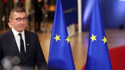 Мицкоски пак не ще българи в конституцията