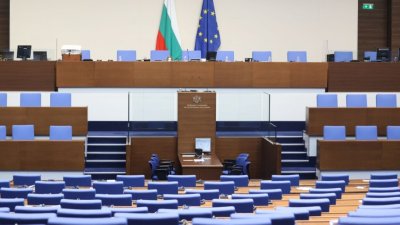 21 кандидат-депутати се отказаха: Хамид Хамид и Байрам Байрам се връщат 