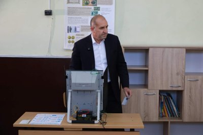 НАХЛУЗВАЙТЕ ПАРТЕНКИТЕ: 134 мандата за Радев, ГЕРБ заминава трети