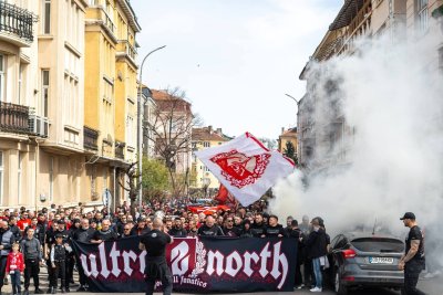 Въпреки петицията: Феновете на ЦСКА с ново мощно шествие