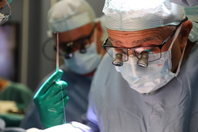 Лекари от "Пирогов" и ВМА спасиха момиче с рядък тумор