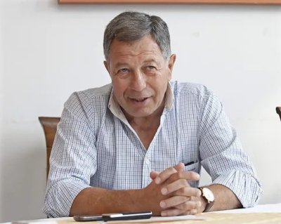 Легендарен генерал удря първия звънец в парламента