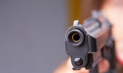 Мъж заплаши с пистолет приятелката си в Перник