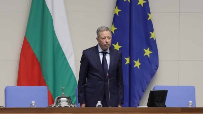 Доайенът на 52-ия парламент цял живот е бил директор 