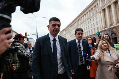 ДБ внесе законопроект за сваляне на охраната на Борисов и Пеевски