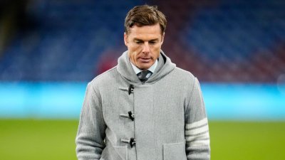 Бърнли изрита Скот Паркър