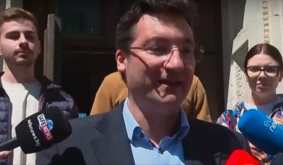 Приятелски гърбове оставиха Крум Зарков председател на БСП 