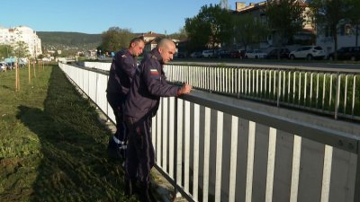 Спасиха 12-годишно, паднало в река Енчова