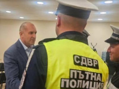 БРАВО! Радев си плати глобата, че паркира шкодичката на тротоар (ВИДЕО)