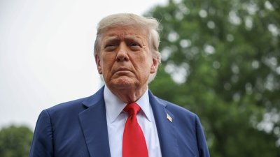 Евакуираха Тръмп след стрелба във Вашингтон, ранен е агент на Secret Service