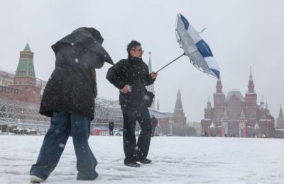 Снежна буря връхлетя Москва (ВИДЕО/СНИМКИ)
