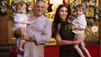 Юксел Кадриев пише поема за гаджето си