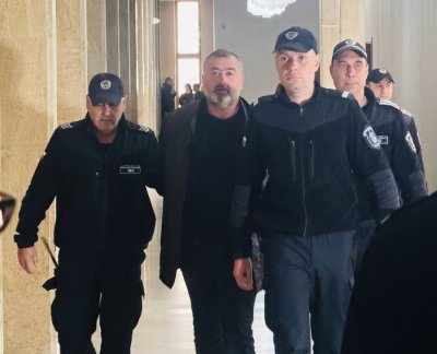 Оставиха в ареста грузинския тираджия, хванат с 3,6 млн. контрабандни цигари на ферибот в Бургас