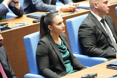 Вижте бицепса на Ивет Горанова 