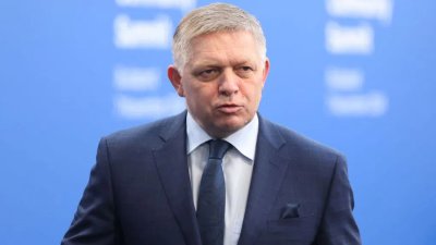 Роберт Фицо пристигна в Москва за парада на 9 май