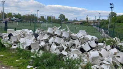 "Белите" фенове пак атакуват чичо Венци и разрухата в клуба: Славия свободна! (СНИМКИ)