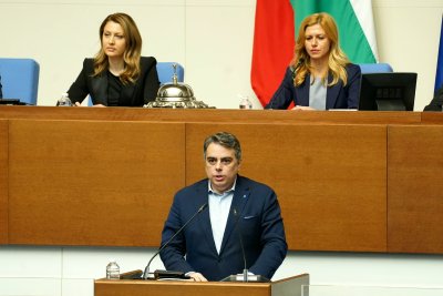 Асен Василев: Демонтажът на модела се отлага, дано не за дълго
