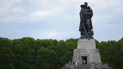 Берлин забрани руските и съветските символи за Деня на победата