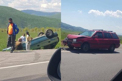 Кола се обърна по таван в нива след катастрофа в Карловско