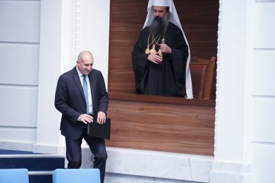 7 депутати на Радев не гласуваха да е премиер