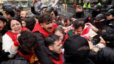 Турските власти арестуваха 550 души на първомайска демонстрация