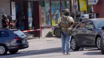 Въоръжени нападатели нахлуха в банка