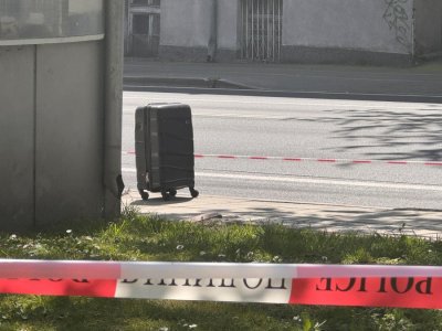 Забравен куфар блокира центъра на Бургас (СНИМКИ)