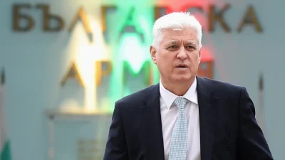 Човек на Радев контрира ПП и ДБ