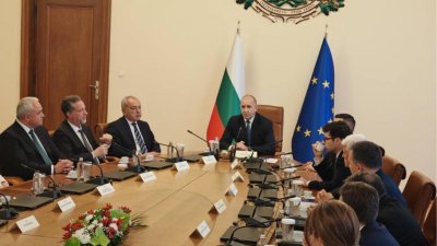 Радев разпореди на министрите: Да се извадят скритите разходи и фактурите от чекмеджетата (ВИДЕО) 