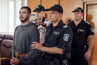Студентът, убил полицейската съпруга в Първомай, страдал от депресия 