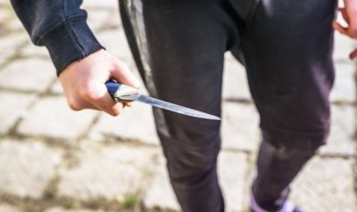 Намушкаха с нож 16-годишно момче във Велико Търново