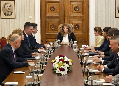 ДБ при Йотова: Никакво пипане на данъците, защо ПБ искат нов таван на дълга? 