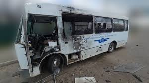 Руски дрон порази градски автобус в Херсон, има жертви