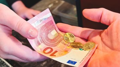 Икономист предлага да се замрази минималната заплата заради дупката в хазната