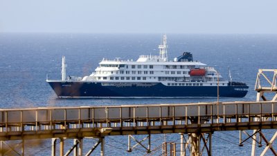 Злополучният круизен кораб с хантавирус на борда отплава за Тенерифе
