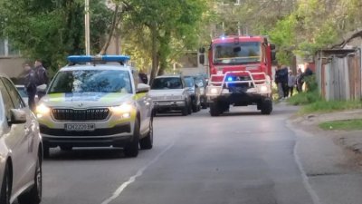 Млад крадец се барикадира в чужд апартамент в Сливен, насочи пистолет към служител на реда