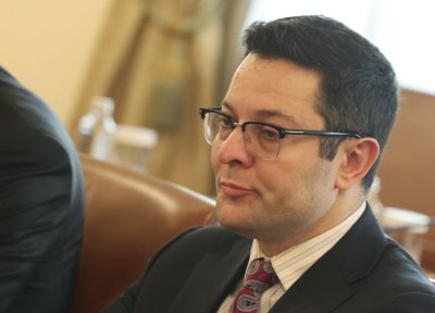 Вицето Пулев: Битката с инфлацията при храните е наш приоритет 
