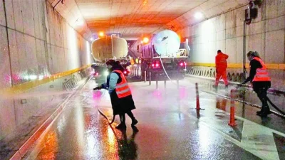 Мият училищни дворове и подлези в София