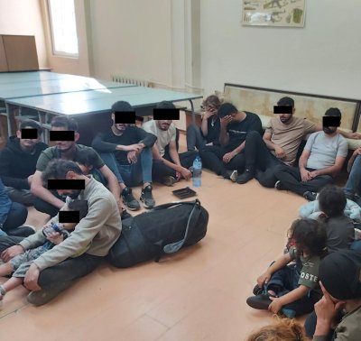 Сръбската полиция спря 12 афганистанци на границата с България