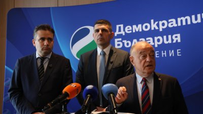 ДБ обвиниха кабинета "Радвв", че слугуват на Путин 