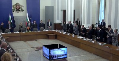 Радев на сбирката за цените в МС: Българското производство ще свали цените, няма да се месим на пазара (НА ЖИВО)