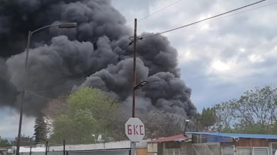 Пожар пламна в изоставен склад в кв. "Хаджи Димитър"